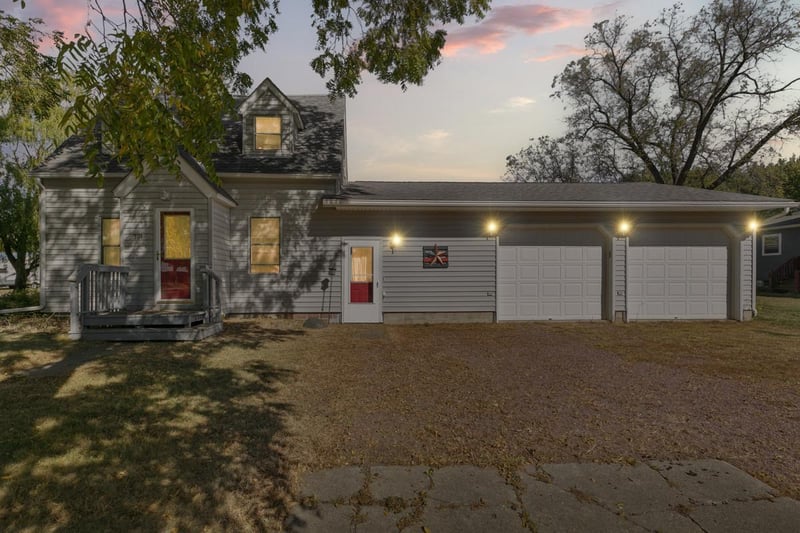 301 E Woodman St, Jeffers, MN 56145