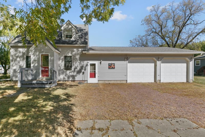 301 E Woodman St, Jeffers, MN 56145