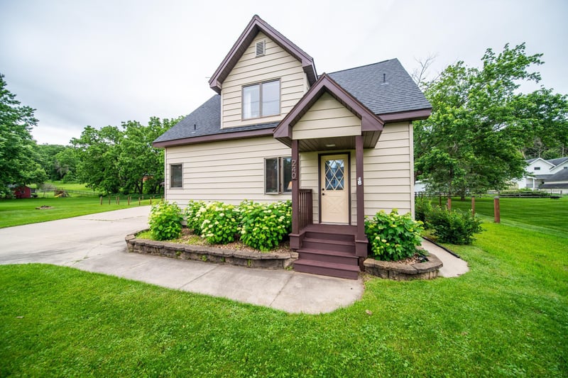 240 1st Ave Ne, Oronoco, MN 55960