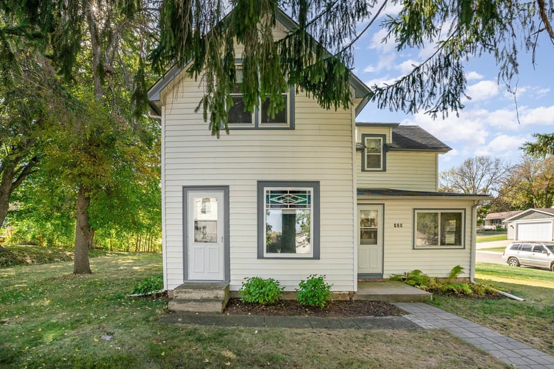 420 Saint Mary St, Elko New Market, MN 55054