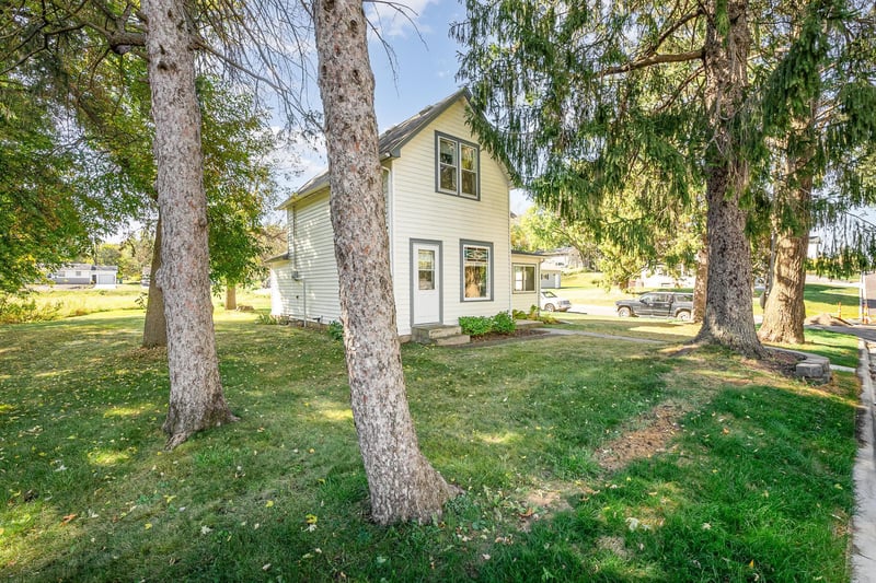 420 Saint Mary St, Elko New Market, MN 55054