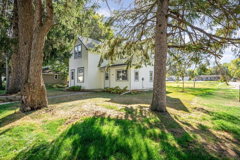 420 Saint Mary St, Elko New Market, MN 55054