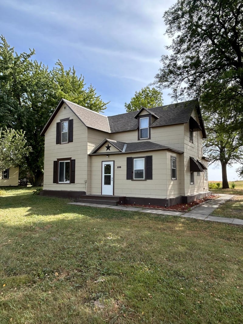 210 Highway Ave, Hector, MN 55342