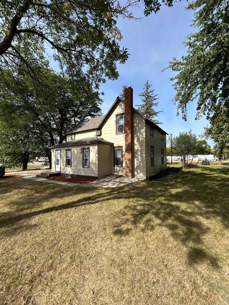 210 Highway Ave, Hector, MN 55342