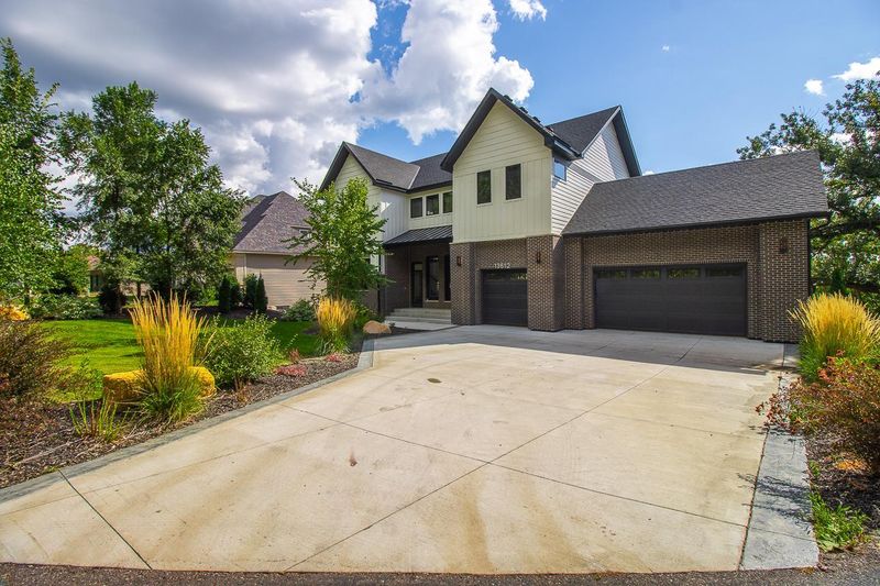 13612 Sunset Hill Dr, Burnsville, MN 55337