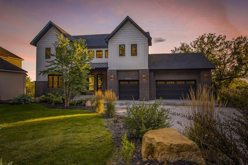 13612 Sunset Hill Dr, Burnsville, MN 55337