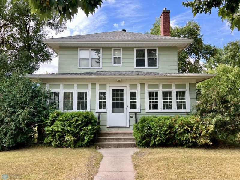 301 4th St NE, Barnesville, MN 56514
