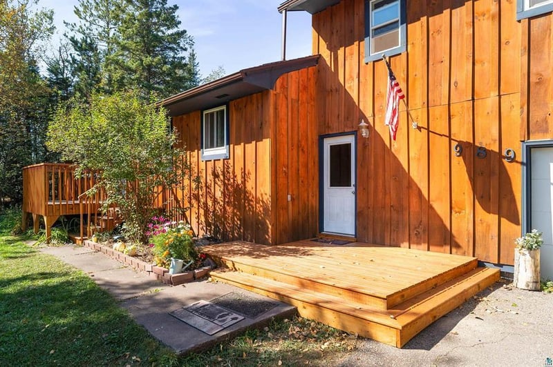 989 Scenic Dr, Two Harbors, MN 55616