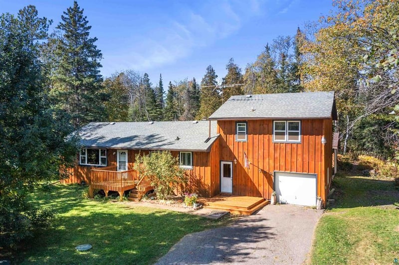989 Scenic Dr, Two Harbors, MN 55616