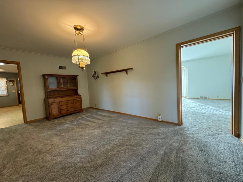 305 S Oak St, Hendricks, MN 56136