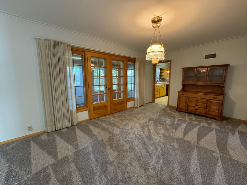 305 S Oak St, Hendricks, MN 56136
