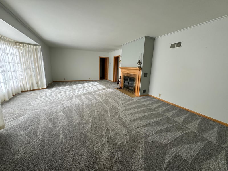 305 S Oak St, Hendricks, MN 56136