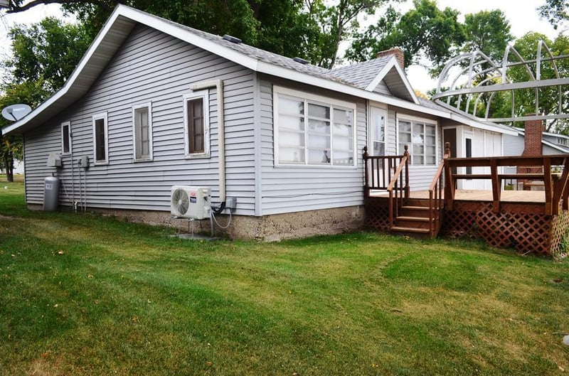 27569 N Shore Dr, Starbuck, MN 56381