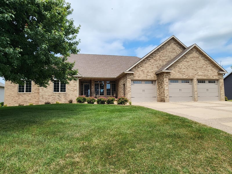 408 9th St NW, Dodge Center, MN 55927