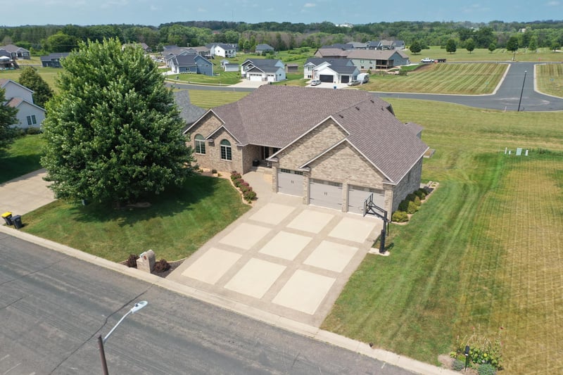 408 9th St NW, Dodge Center, MN 55927