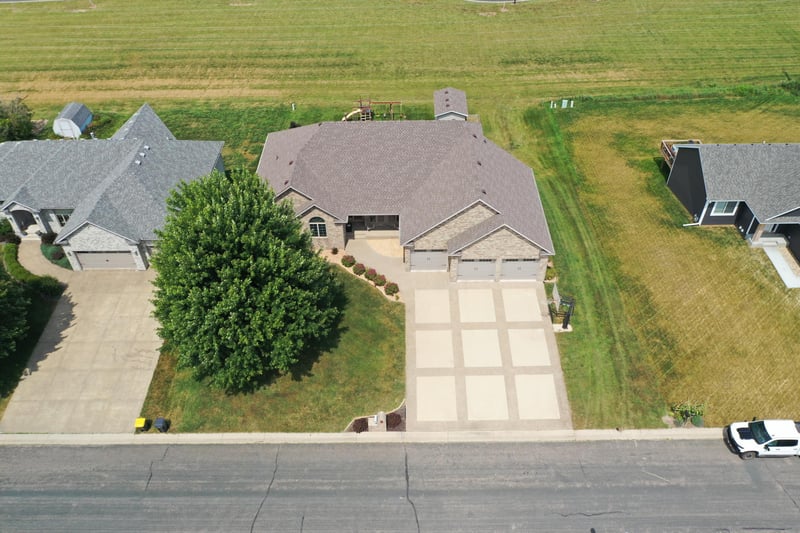 408 9th St NW, Dodge Center, MN 55927