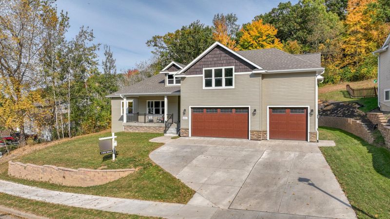 4715 Oakwood Hills Pw, Eau Claire, WI 54701