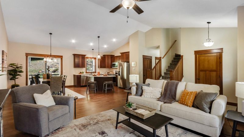 4715 Oakwood Hills Pw, Eau Claire, WI 54701