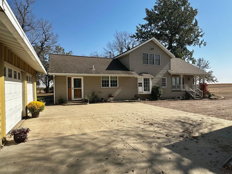 30646 230th St, Worthington, MN 56187
