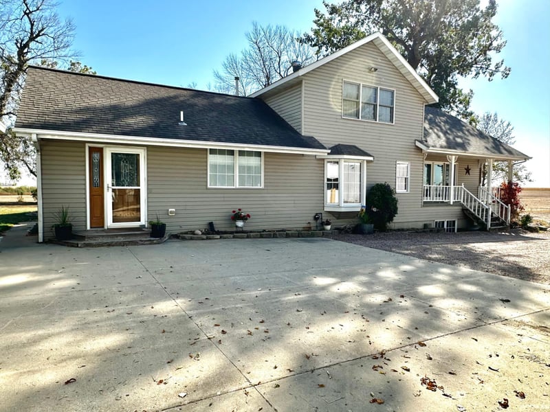 30646 230th St, Worthington, MN 56187