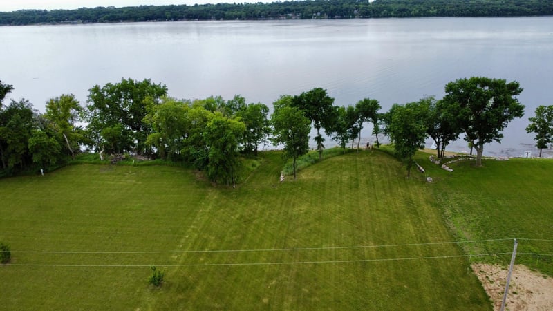 83871 Nilson Dr, Clinton, MN 56225