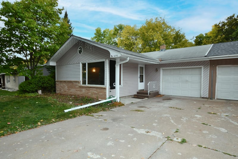 10750 Berglund Ave, Chisago City, MN 55013