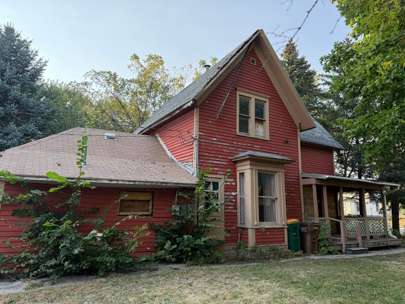 216 3rd St NW, New Richland, MN 56072