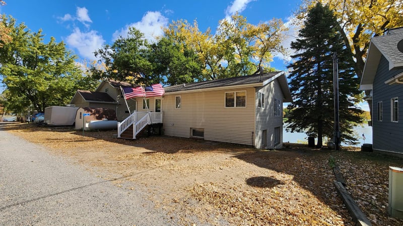 8 Edgewater Rd, Slayton, MN 56172