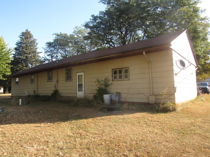 19711 Mccall Ave, Reading, MN 56165