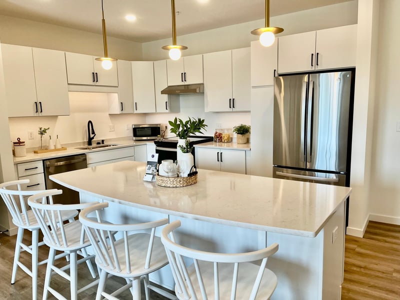 1948 W Wayzata Blvd #211, Long Lake, MN 55356