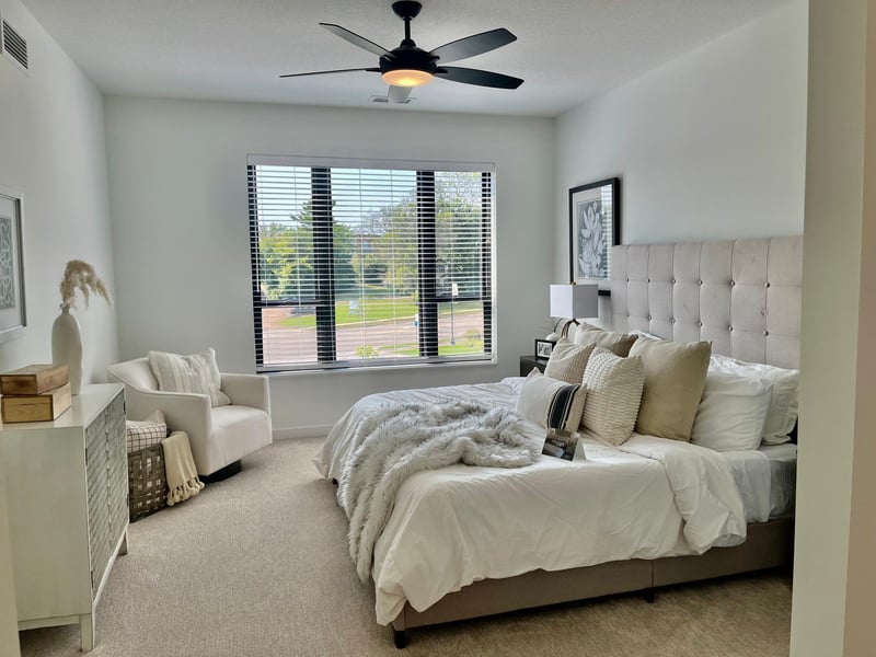 1948 W Wayzata Blvd #211, Long Lake, MN 55356
