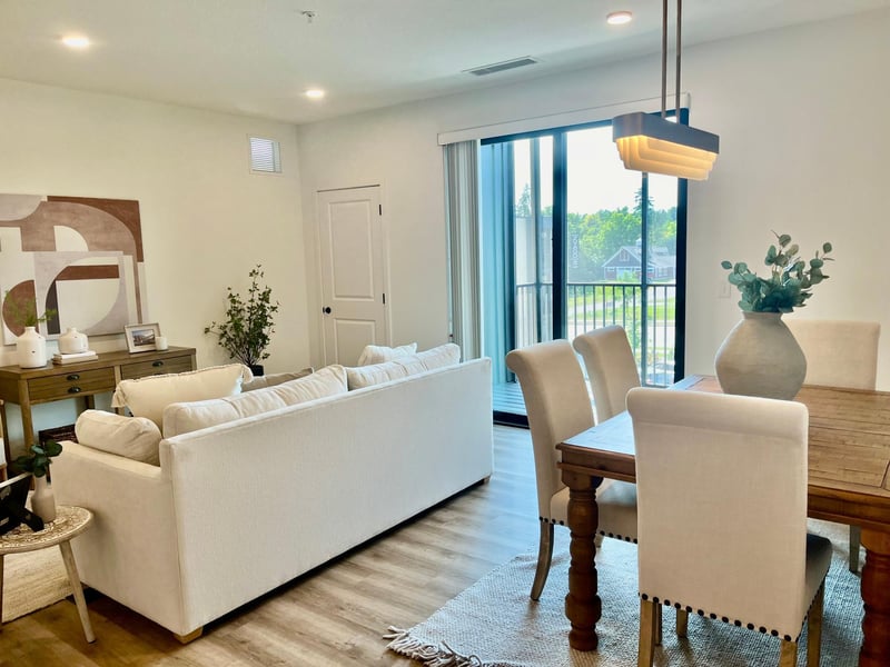 1948 W Wayzata Blvd #211, Long Lake, MN 55356