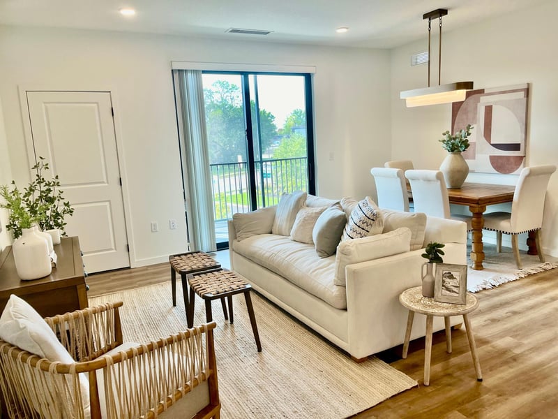 1948 W Wayzata Blvd #211, Long Lake, MN 55356