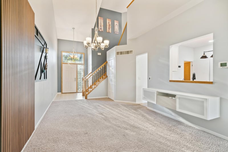 2543 Stockbridge Rd, Eagan, MN 55120