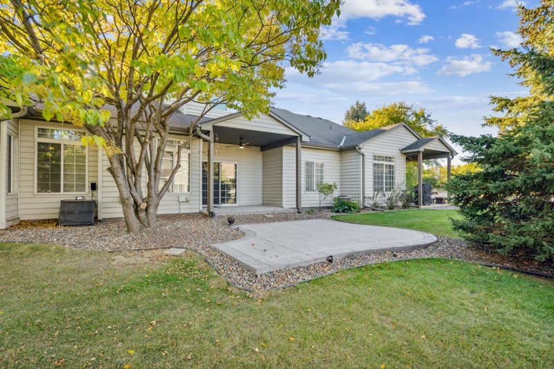 2543 Stockbridge Rd, Eagan, MN 55120