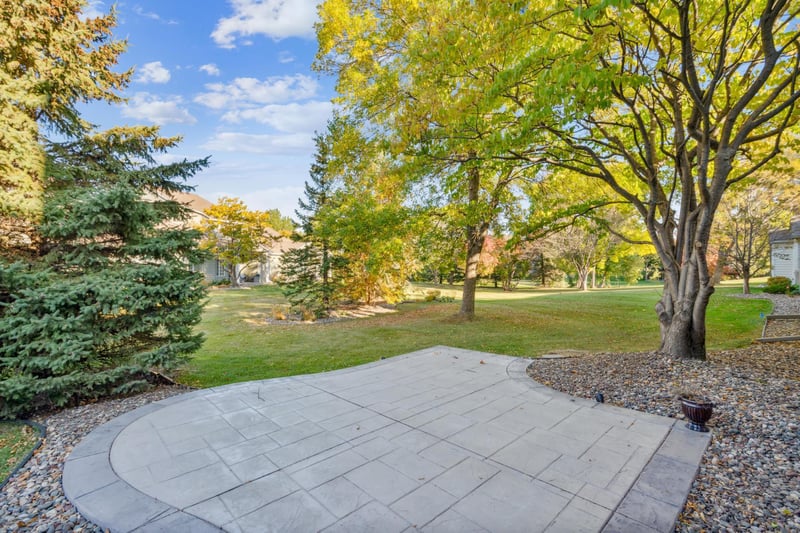 2543 Stockbridge Rd, Eagan, MN 55120