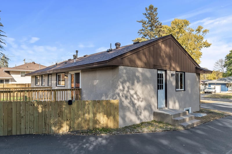 6237 Lee Ave N, Brooklyn Center, MN 55429