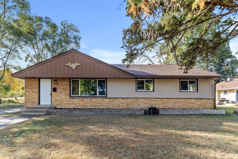 6237 Lee Ave N, Brooklyn Center, MN 55429