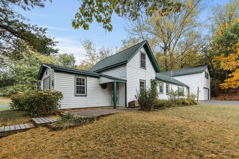 448 West St, Taylors Falls, MN 55084