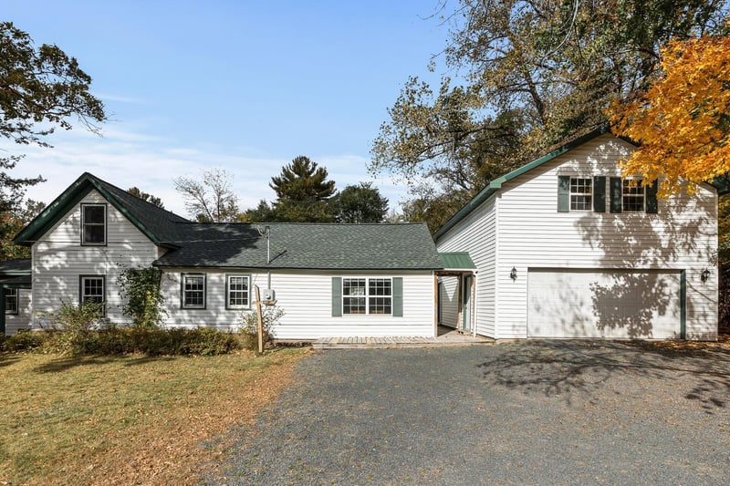 448 West St, Taylors Falls, MN 55084