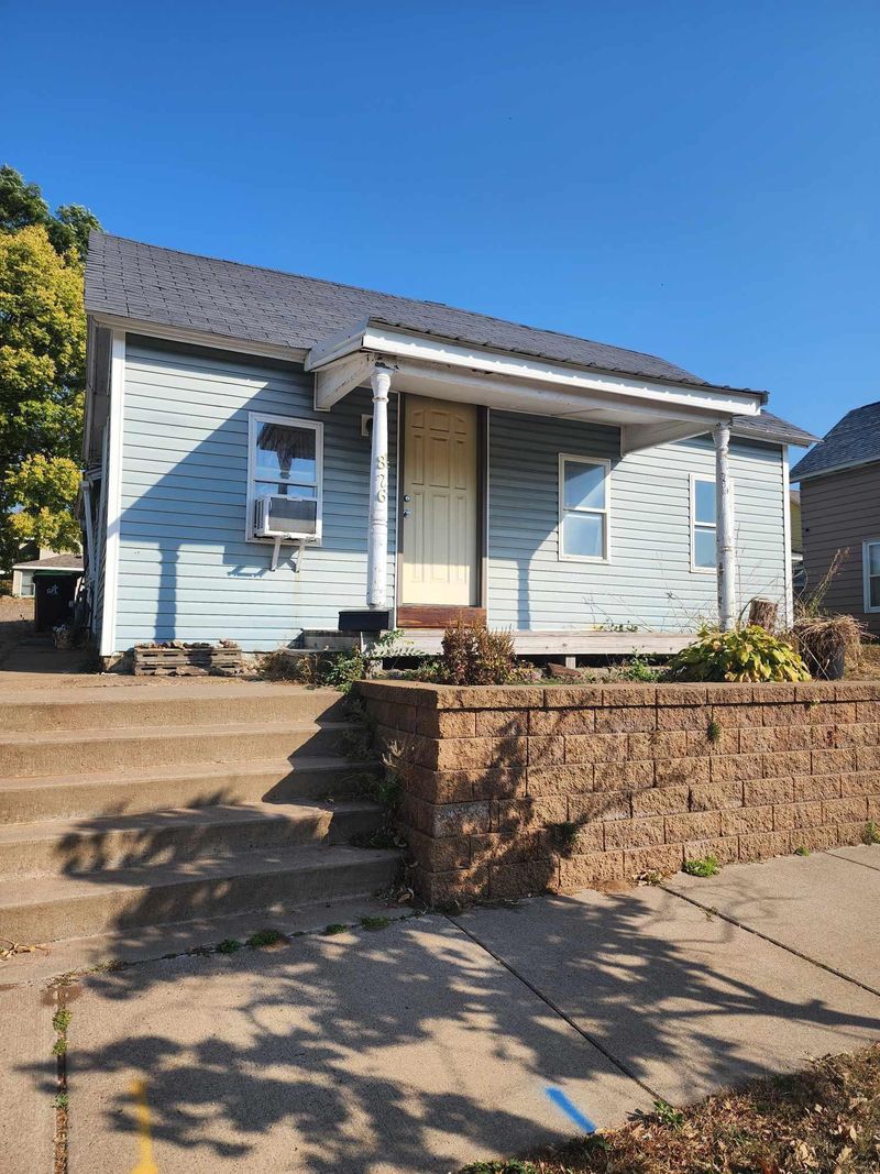 826 Main St, Eau Claire, WI 54701