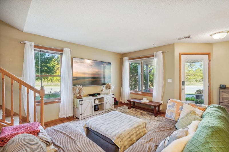 903 Serenity Cir, Norwood Young America, MN 55397