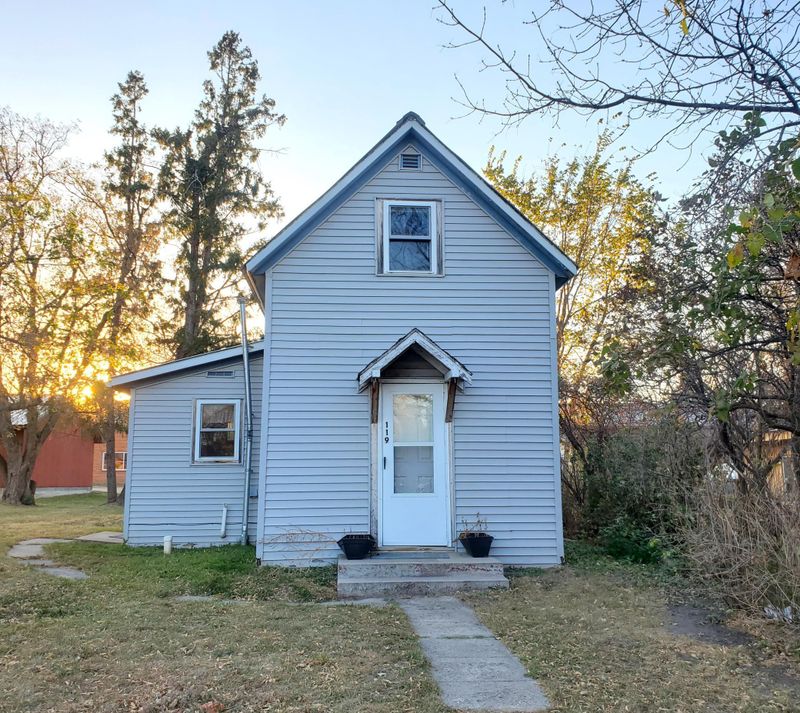 119 Elm St SW, Clearbrook, MN 56634