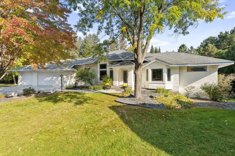 681 Cedar View Ct, Shoreview, MN 55126