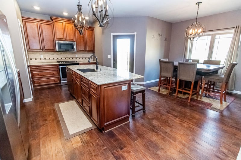 505 8th St NW, Melrose, MN 56352