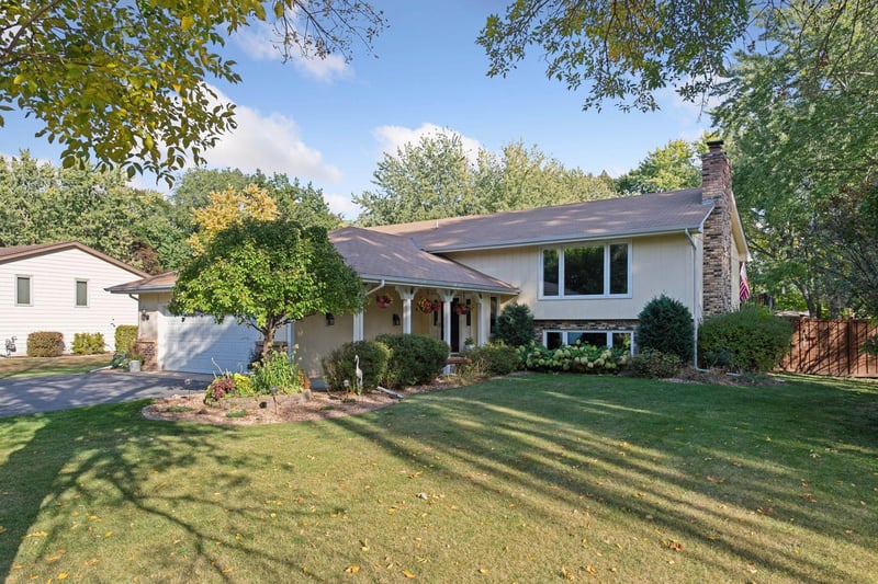 1472 Meadow Ln, Maple Plain, MN 55359
