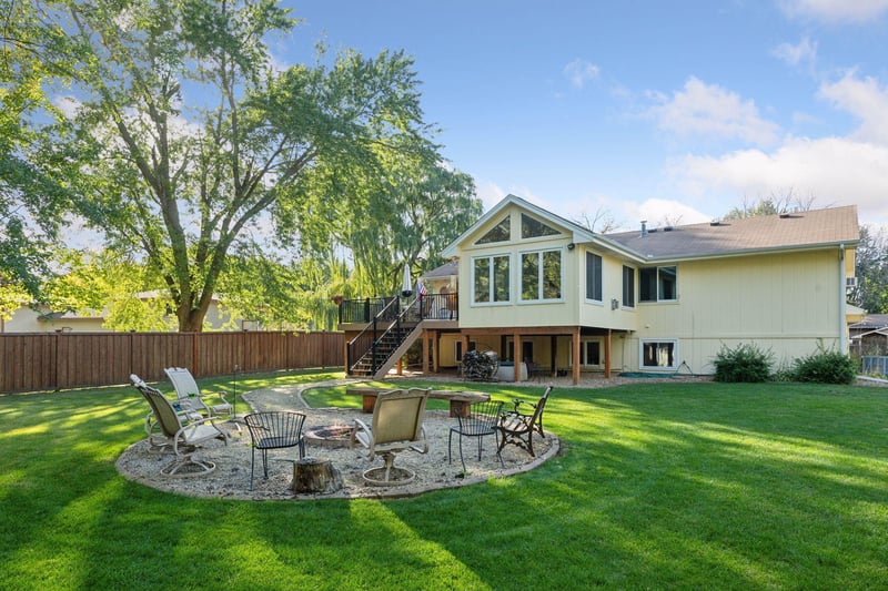 1472 Meadow Ln, Maple Plain, MN 55359