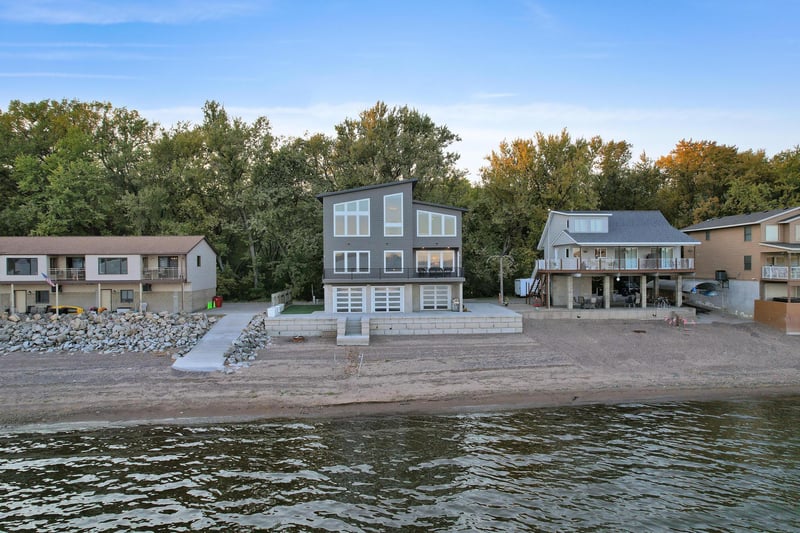700 Central Point Rd, Lake City, MN 55041