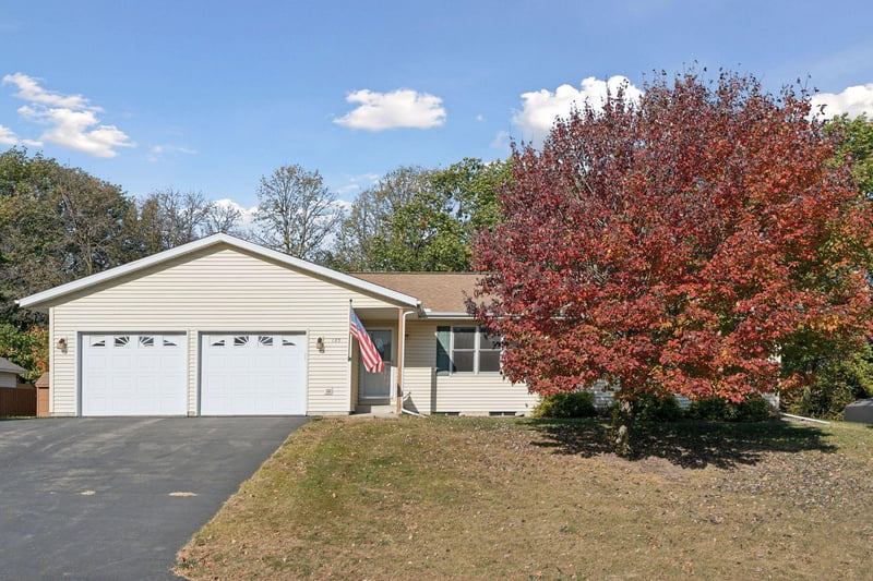 135 Sunset Dr, Henderson, MN 56044