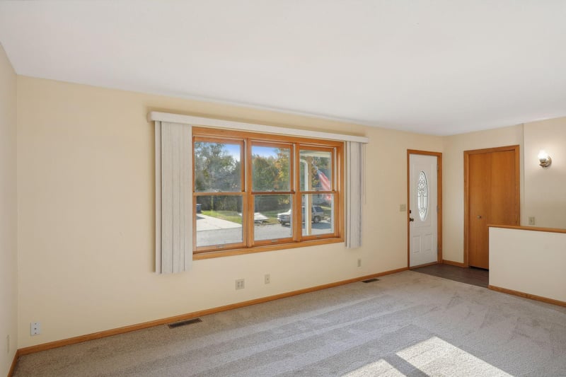 135 Sunset Dr, Henderson, MN 56044